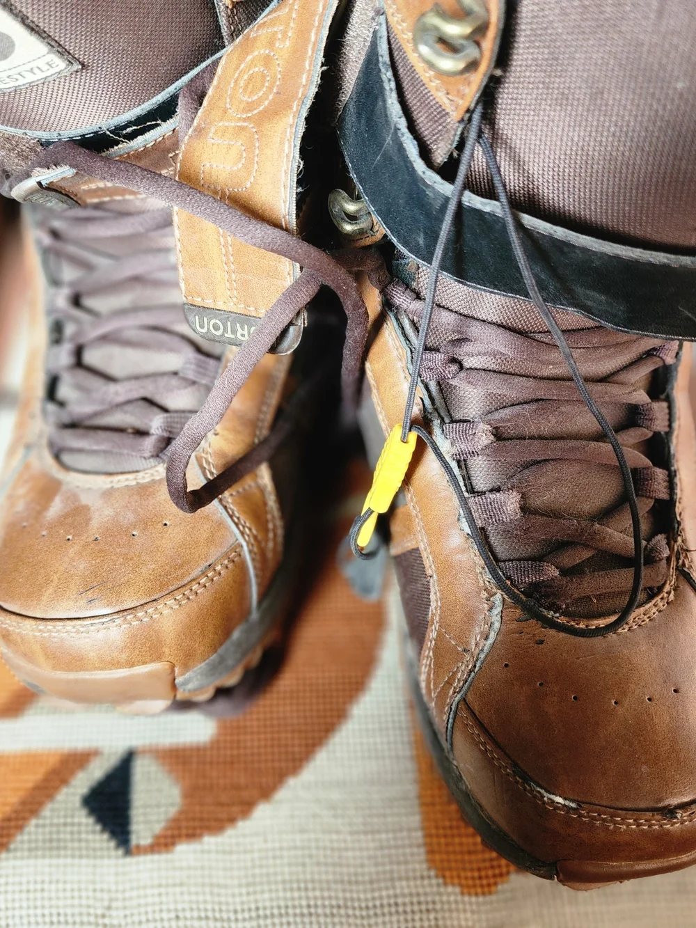 Vintage Y2K Burton Freestyle Leather Snowboard Boots Men's Size 9